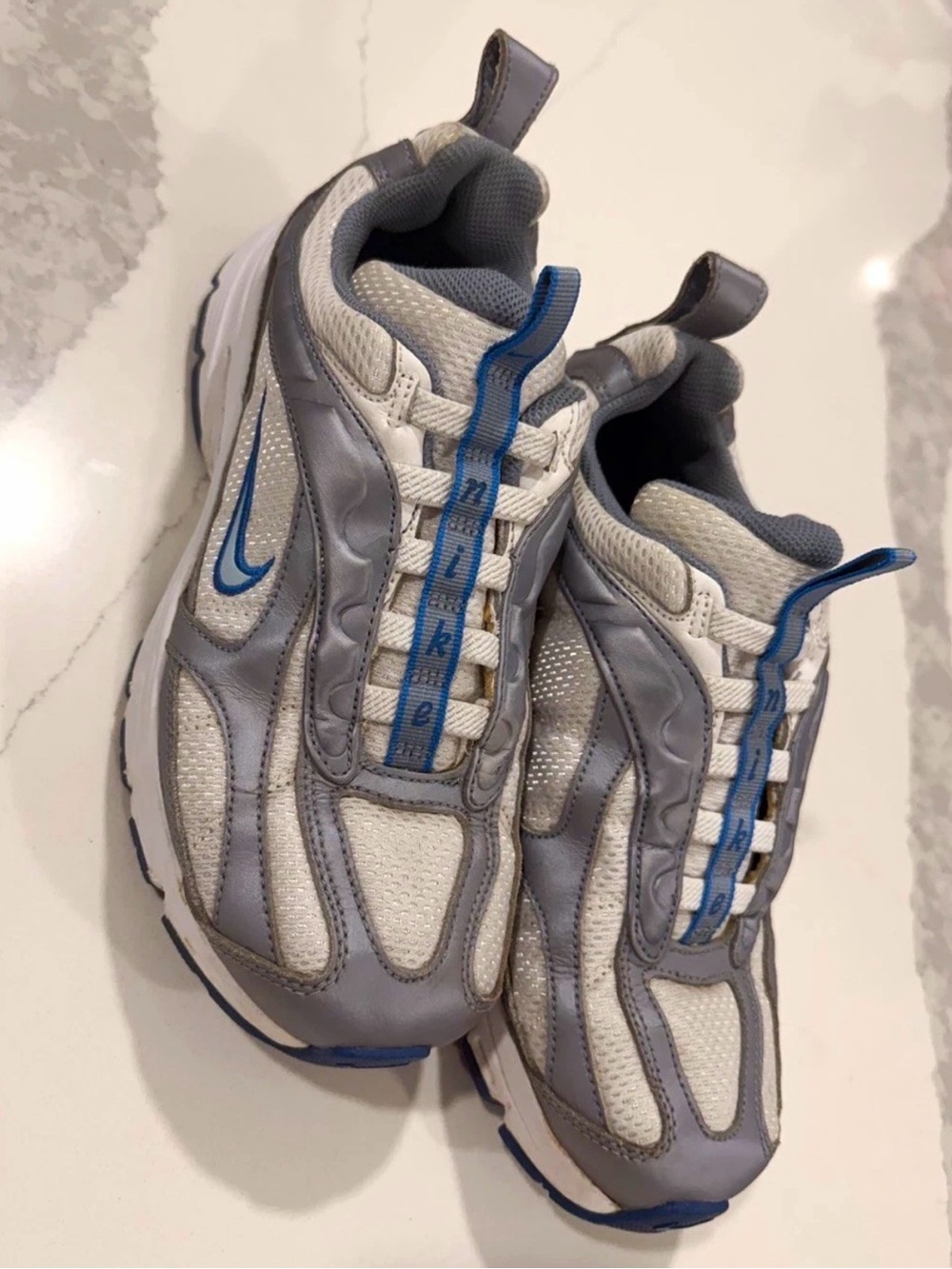 Nike Gray/White/Blue Low Top Lace-Up Running Athletic Sneakers 315440-042